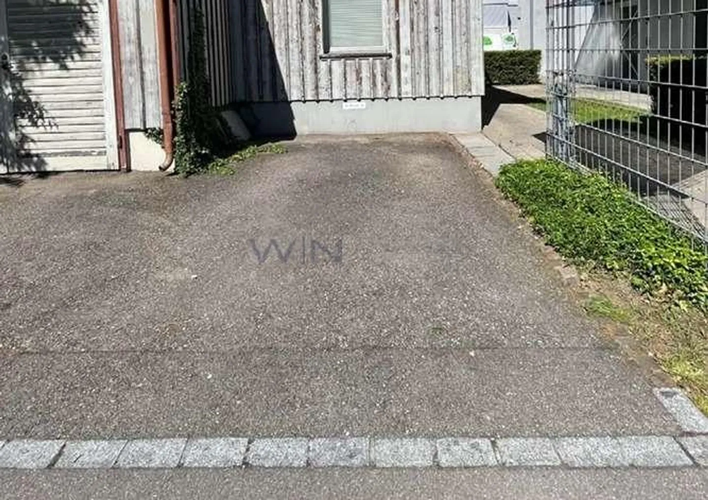 Convenient & central: Your new car parking space - Photo 4 of 4