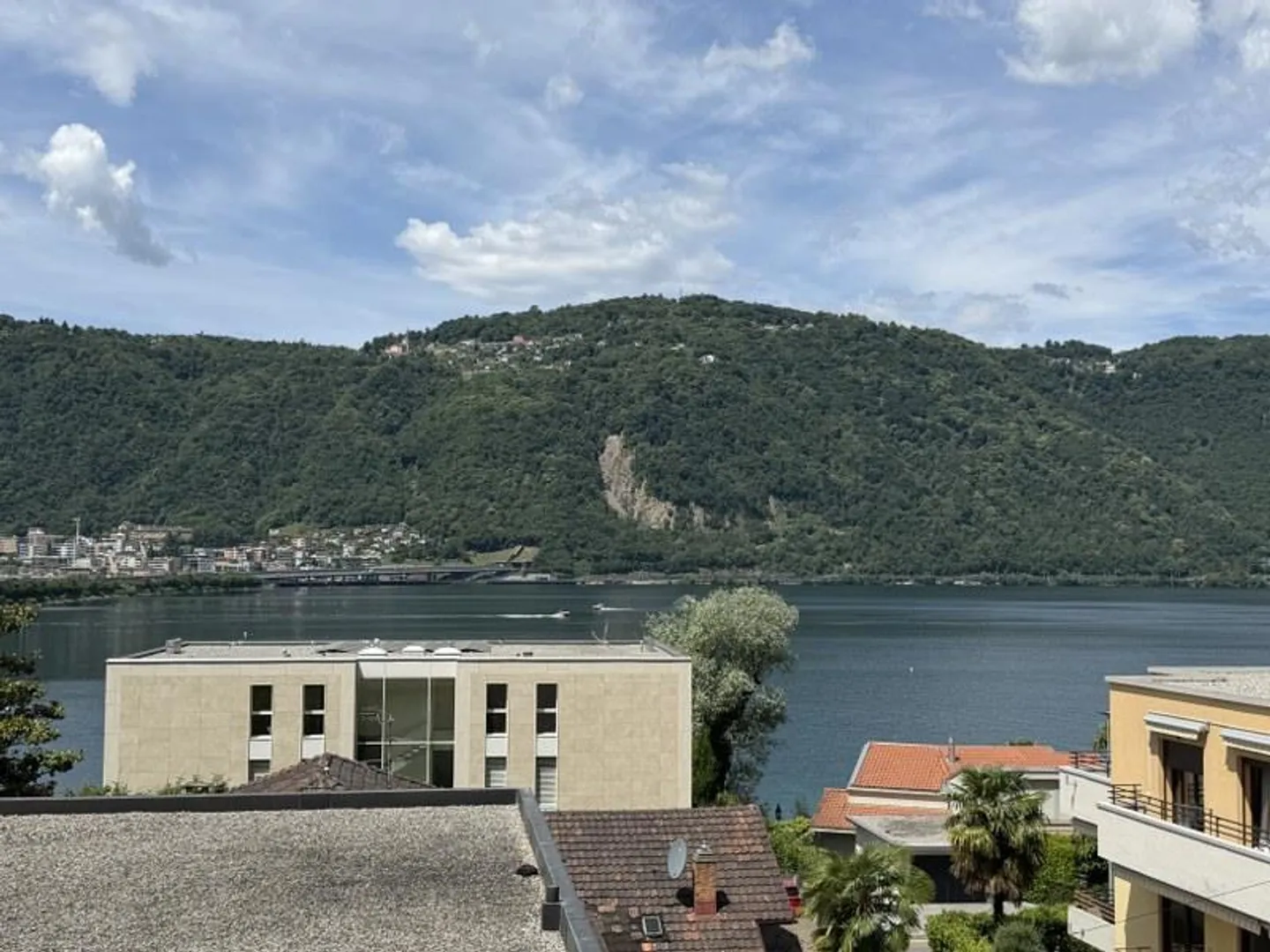 Charmantes Einfamilienhaus mit Seesicht - Foto 2 von 13