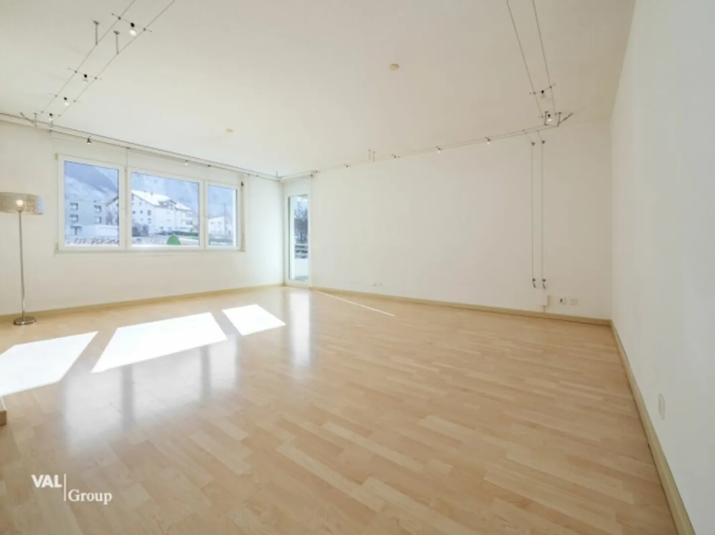 Your new home: Modern living experience with plenty of space for the whole family - Photo 2 of 12