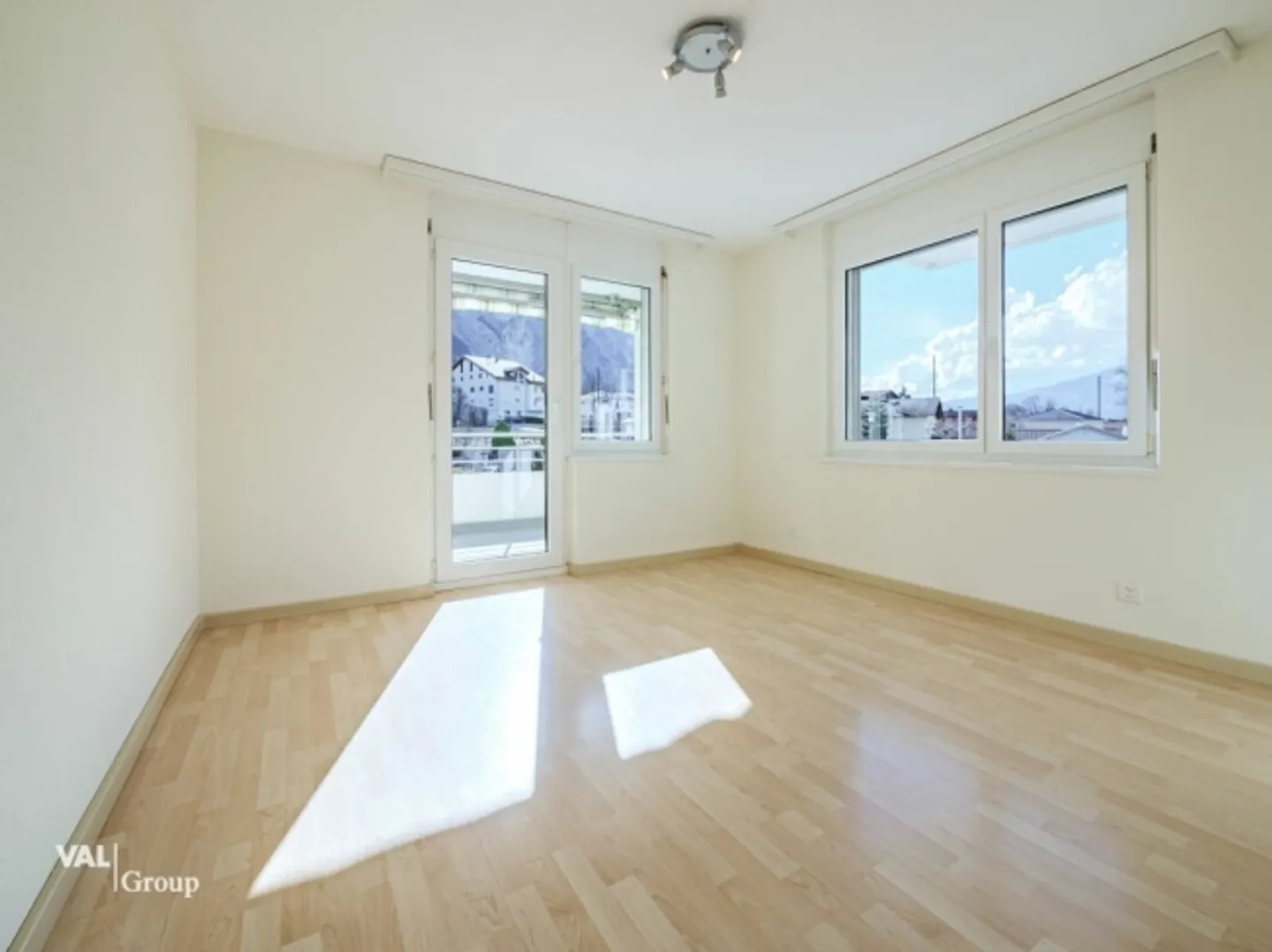 Your new home: Modern living experience with plenty of space for the whole family - Photo 7 of 12