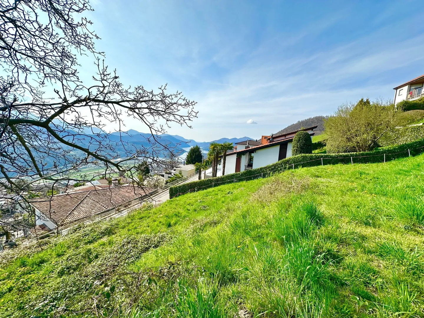 Terreno edificabile con vista lago - Foto 2 di 4