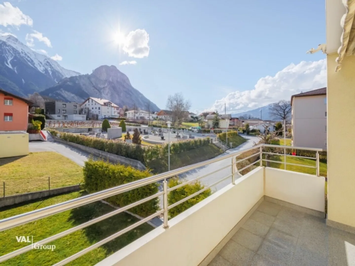 Your new home: Modern living experience with plenty of space for the whole family - Photo 10 of 12