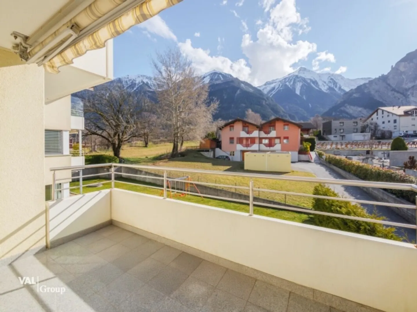 Your new home: Modern living experience with plenty of space for the whole family - Photo 11 of 12