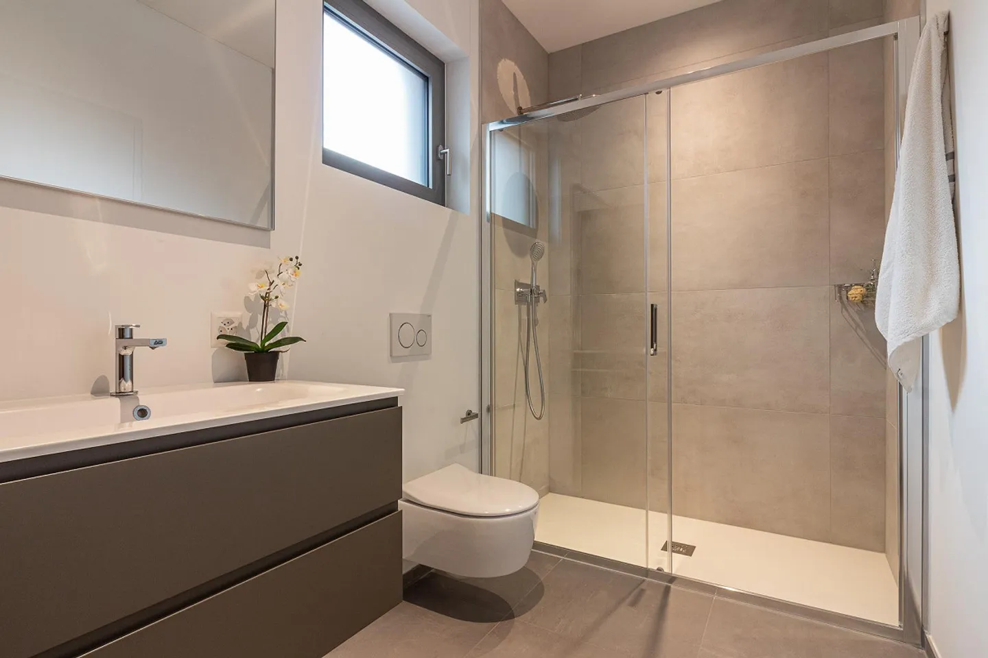 Moderno appartamento di 2½ locali con terrazza - Foto 3 di 4