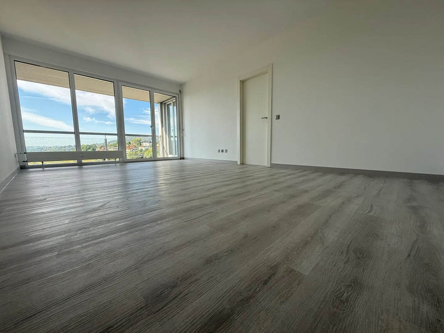 Apartment for rent - Photo 4 of 13