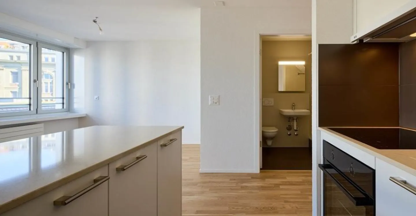 Renovated studio close to all amenities - Photo 1 of 6