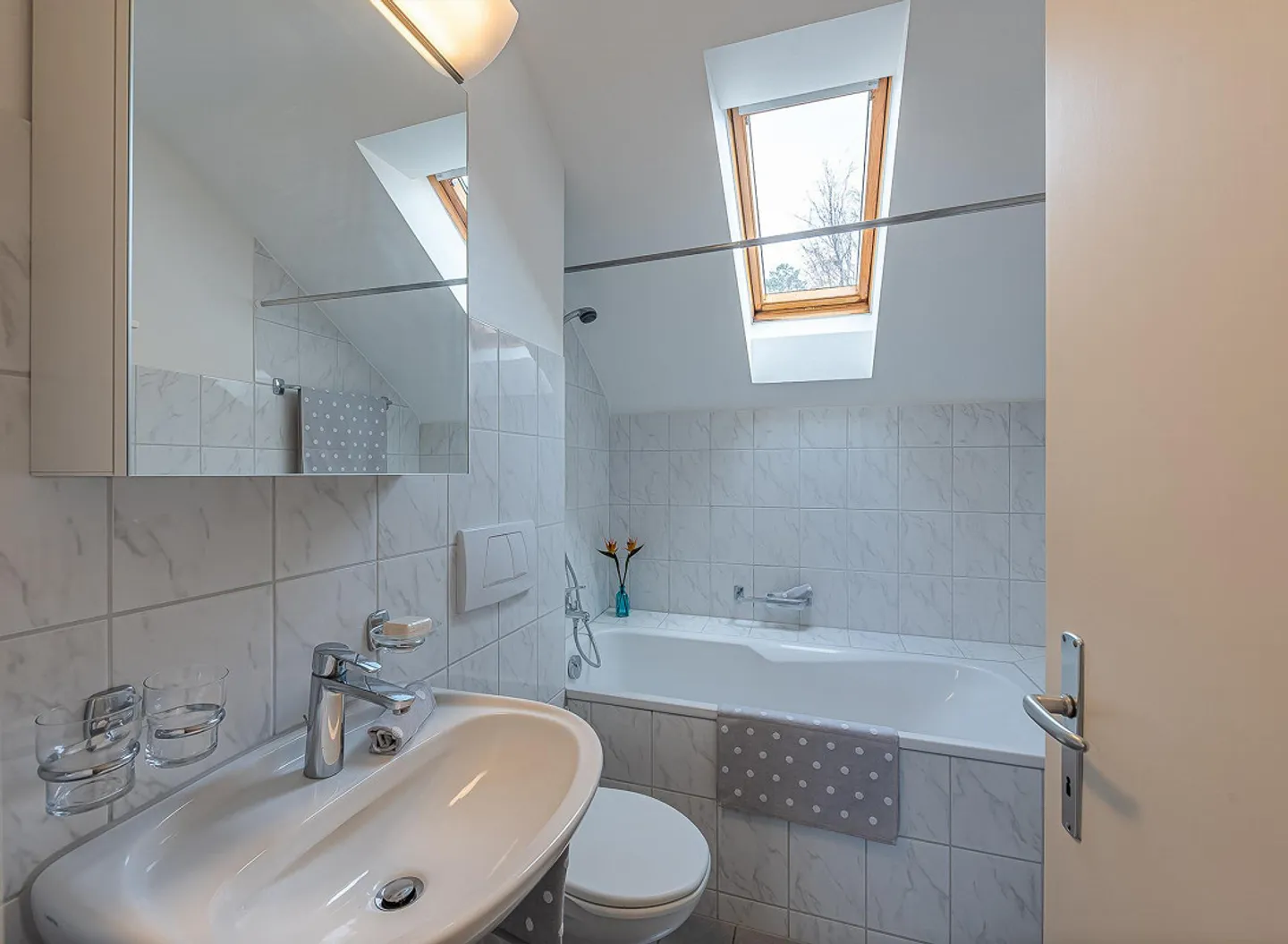 Dachwohnung in ruhiger Liegenschaft - Foto 6 von 7