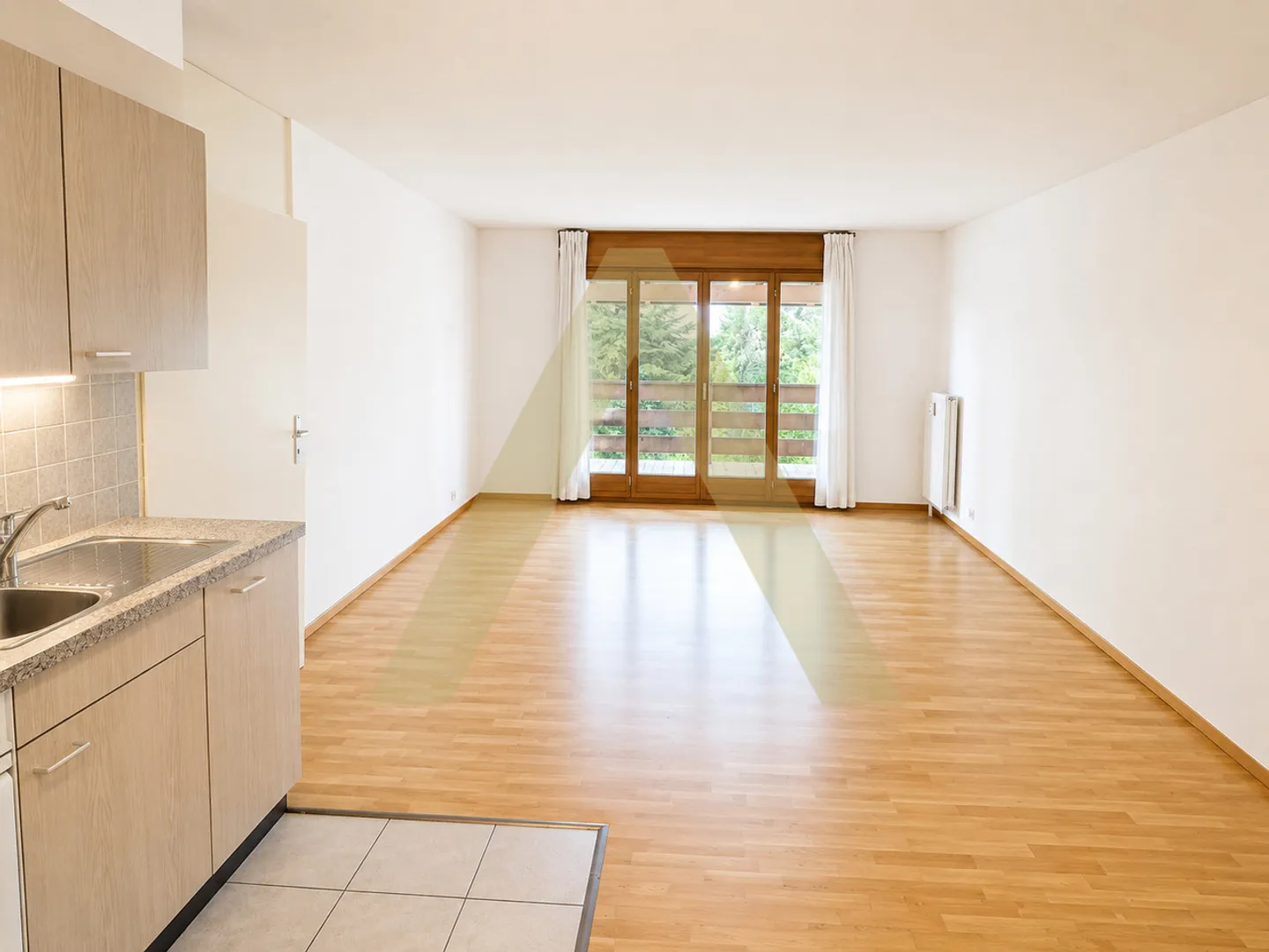Cozy furnished apartment with loggia in a green environment - Photo 2 of 18