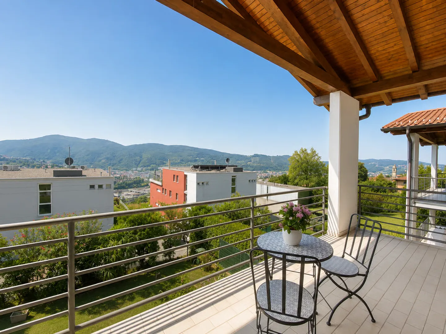 VACALLO - BRIGHT LUXURIOUS PROPERTY WITH PRIVATE GARDEN - Photo 13 of 13