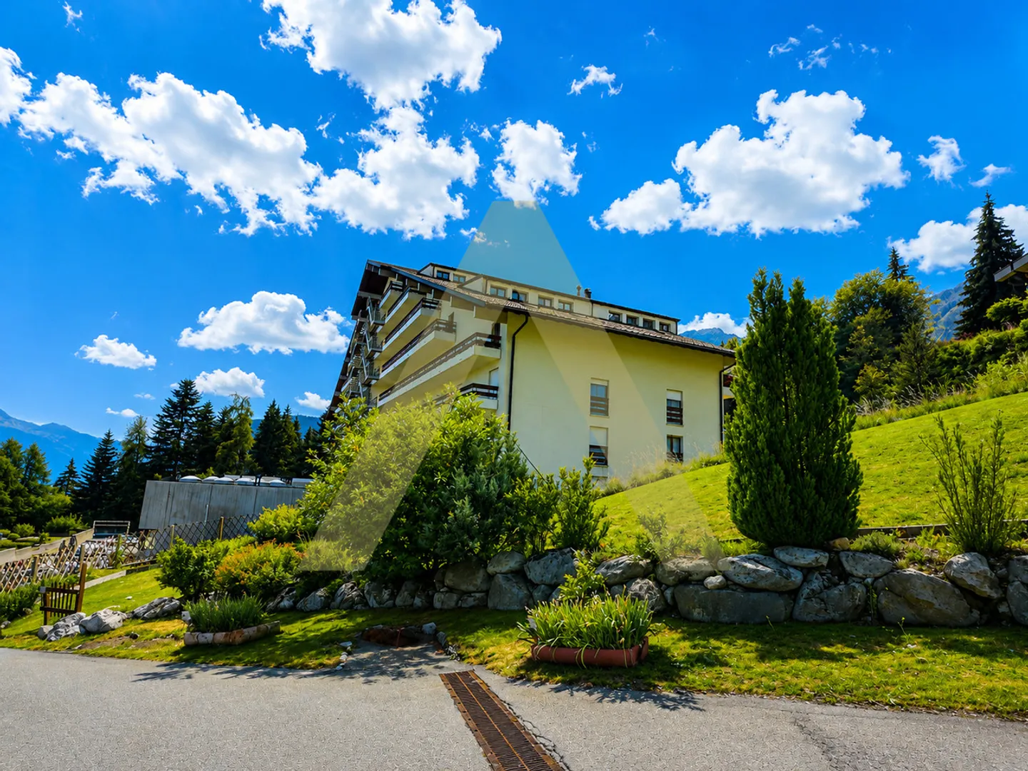 Cozy furnished apartment with loggia in a green environment - Photo 1 of 18