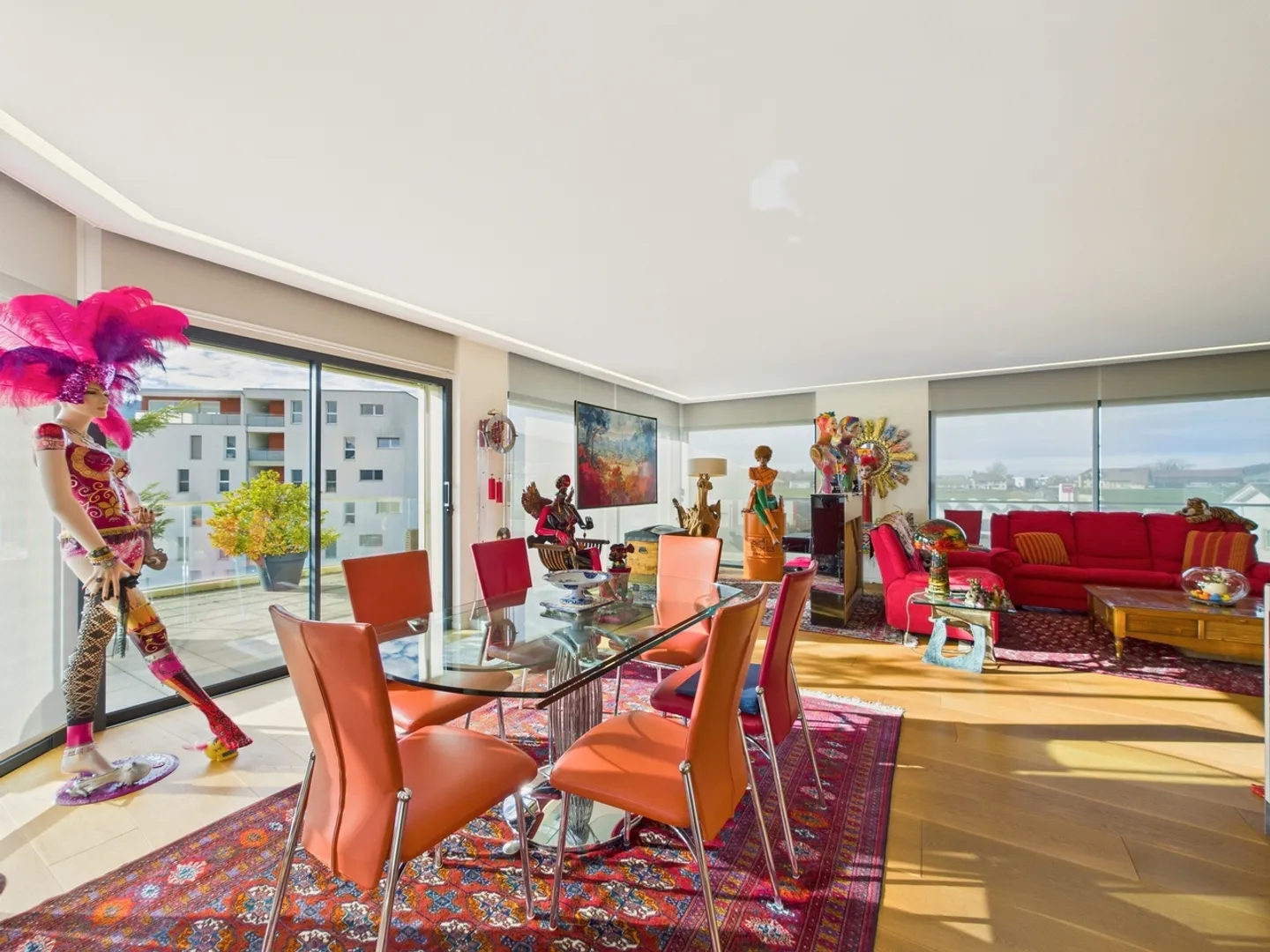 Rien n'est classique. Tout est extraordinaire. Un appartement en attique de superlatifs à Bulle. - Photo 2 sur 13