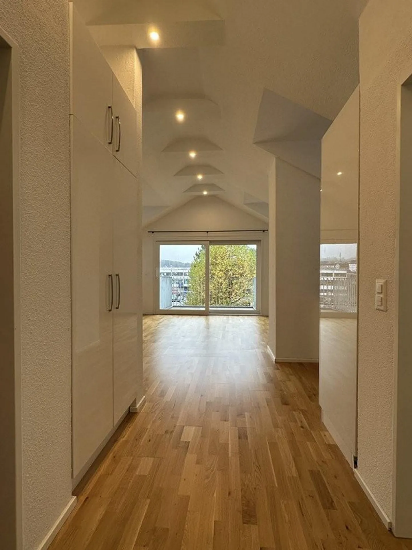 Appartement sous les combles confortable avec belle vue ! - Photo 2 sur 8
