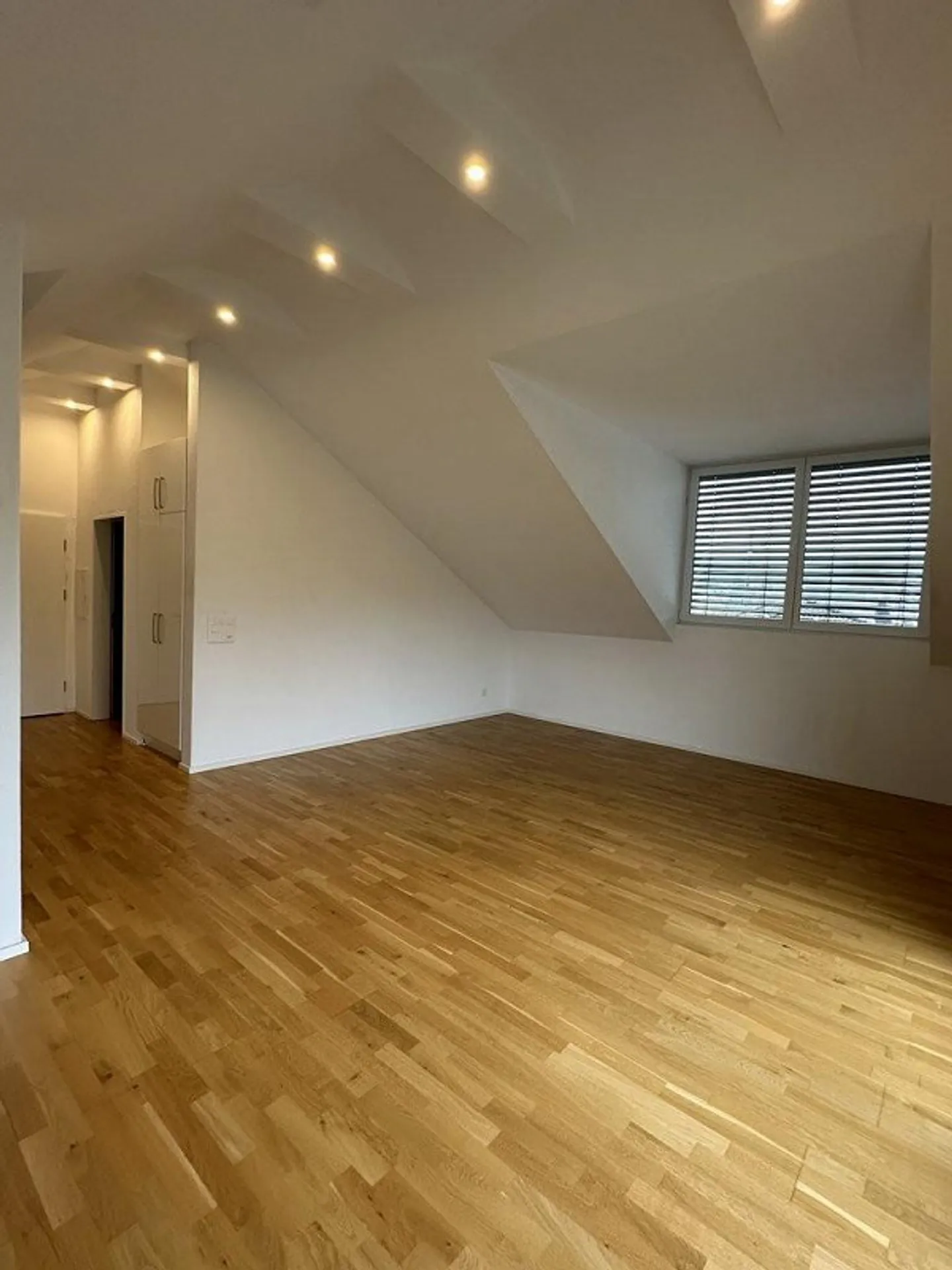 Appartement sous les combles confortable avec belle vue ! - Photo 3 sur 8