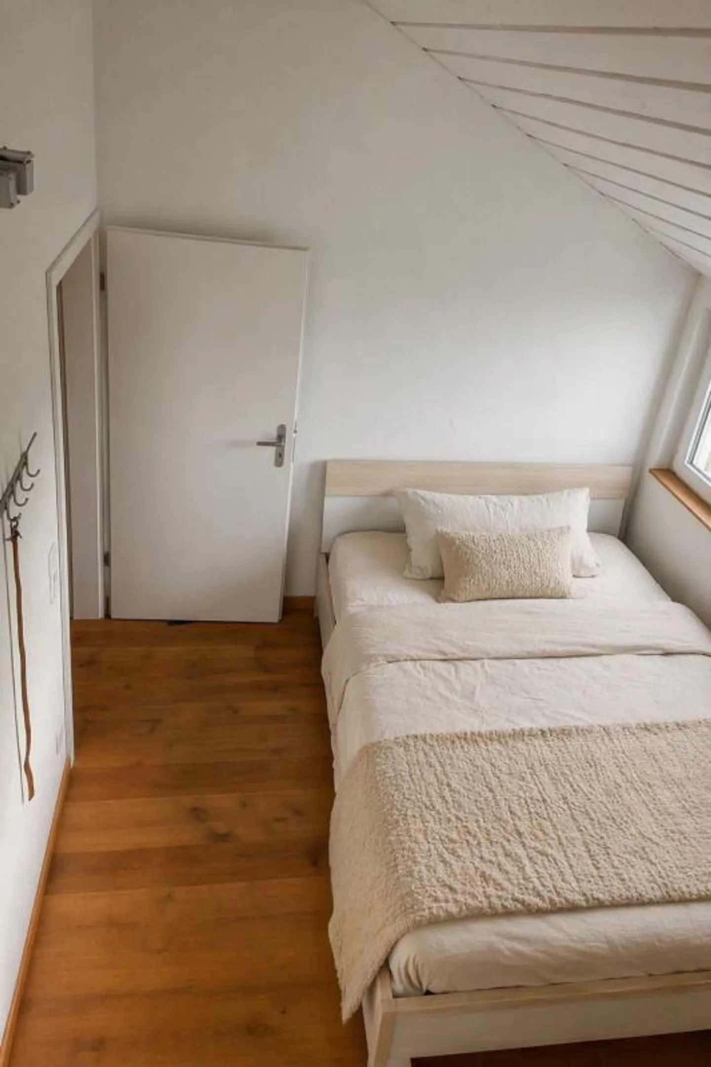 Cozy 2.5-room basement apartment with a view - Photo 3 of 7