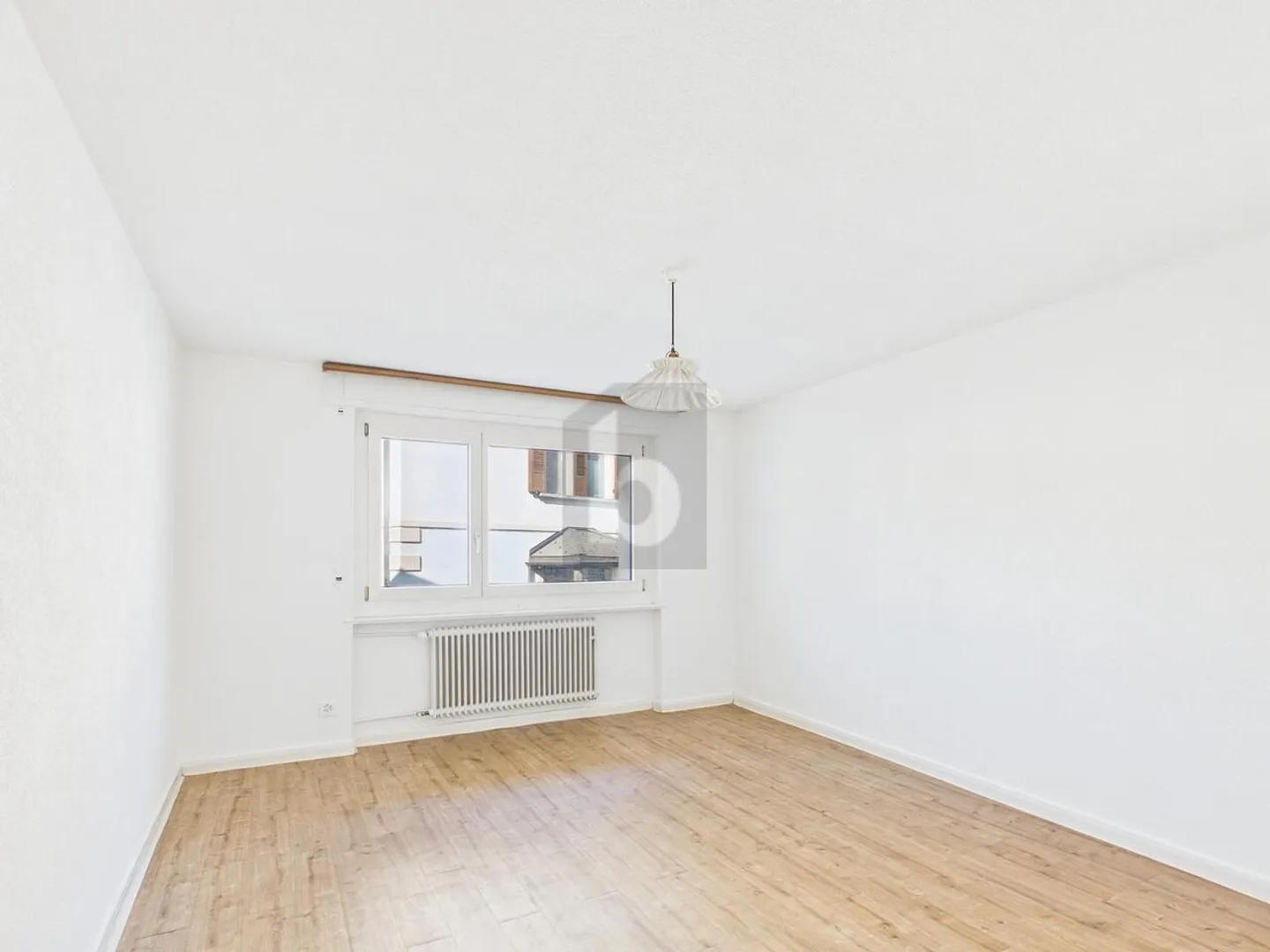 RENOVATED, SUNNY AND CENTRAL - Photo 4 of 6