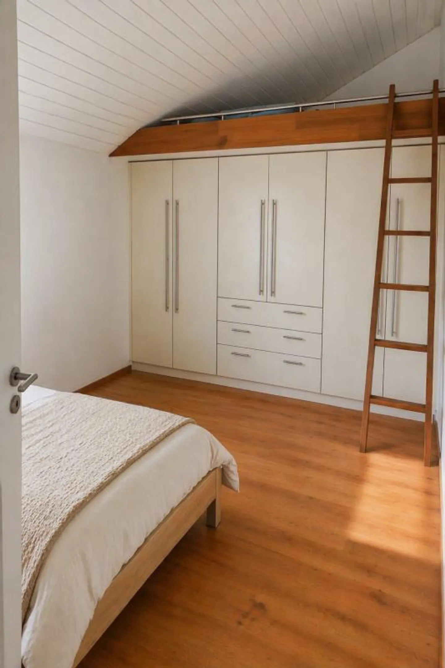 Cozy 2.5-room basement apartment with a view - Photo 4 of 7