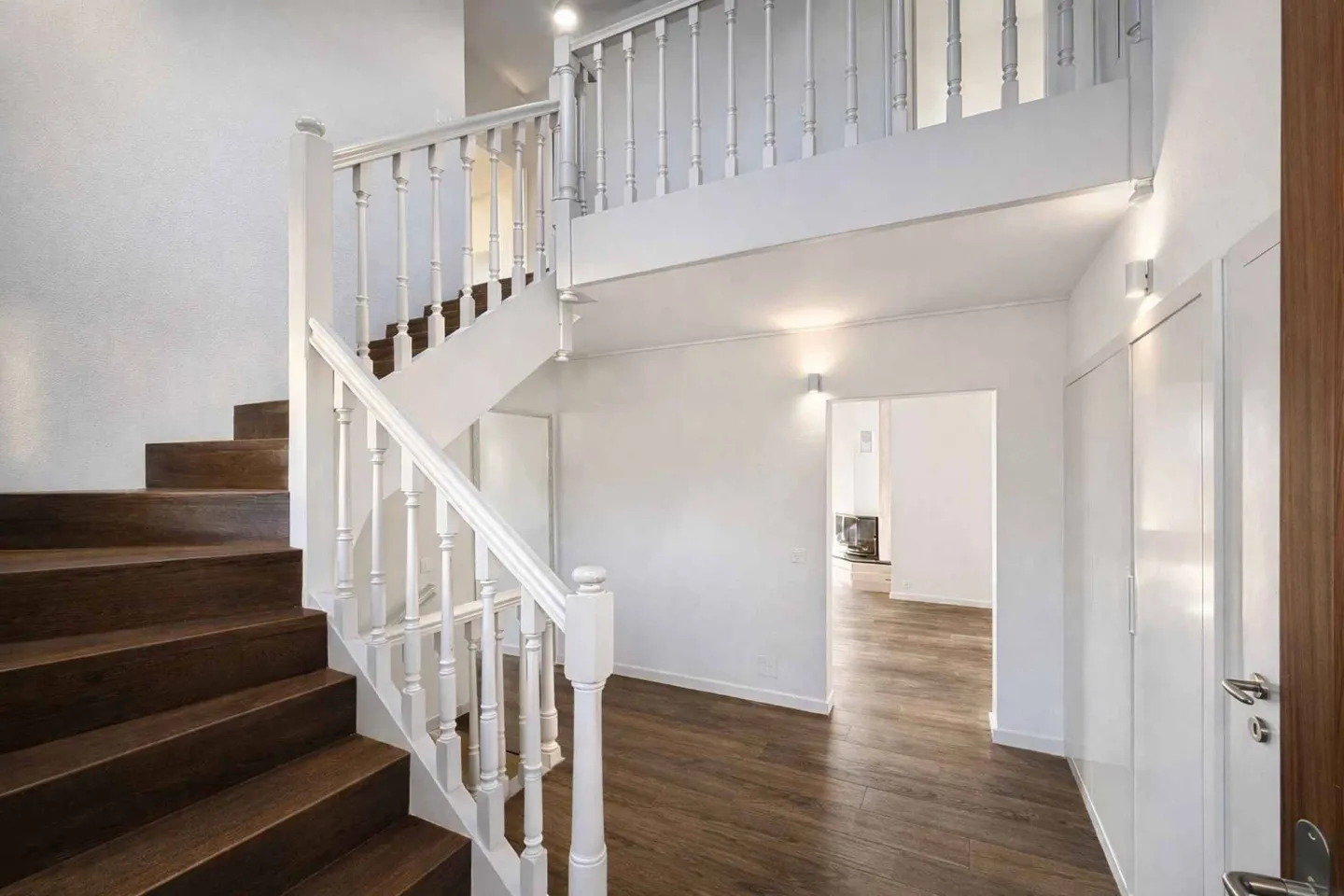 Villa Gemella di Prestigio con Vista Lago - Foto 7 di 13