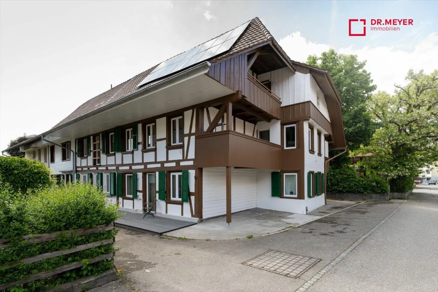 Casa multifamiliare completamente ristrutturata e casa a schiera con un totale ... - Foto 1 di 14