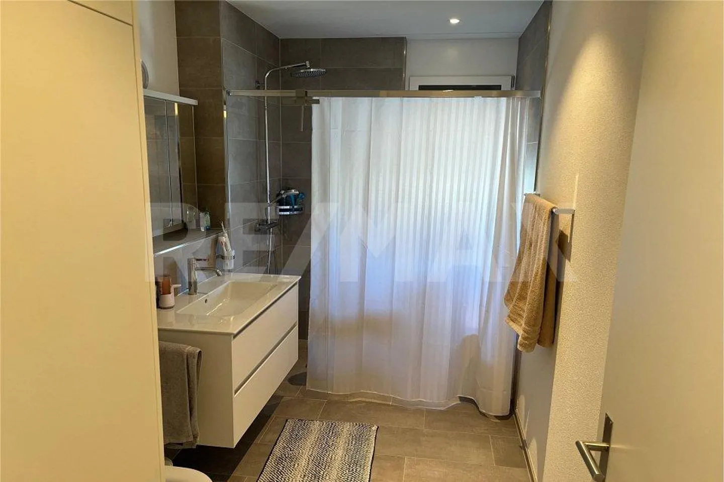Appartamento 3 Piano Terra / Appartamenti attraenti in proprietà a Gelterkinden soleggiato - Foto 3 di 13