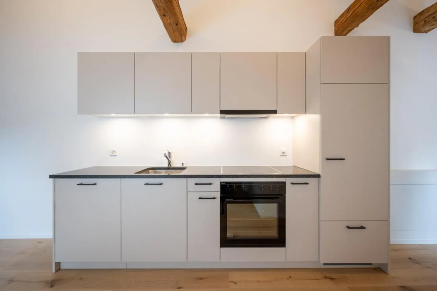 Casa multifamiliare completamente ristrutturata e casa a schiera con un totale ... - Foto 3 di 14