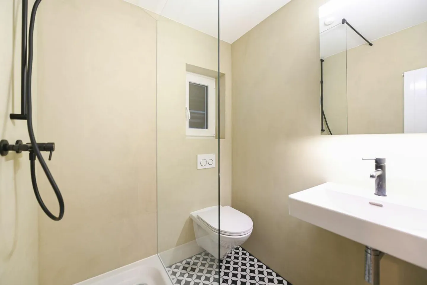 Casa multifamiliare completamente ristrutturata e casa a schiera con un totale ... - Foto 7 di 14