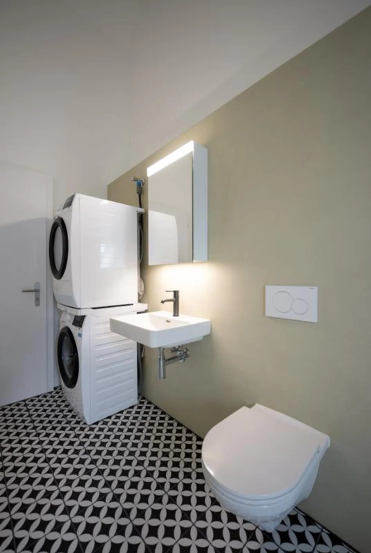 Casa multifamiliare completamente ristrutturata e casa a schiera con un totale ... - Foto 9 di 14