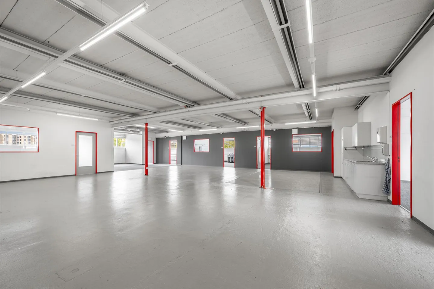 Bureau spacieux et polyvalent avec des connexions de transport optimales - Photo 3 sur 10