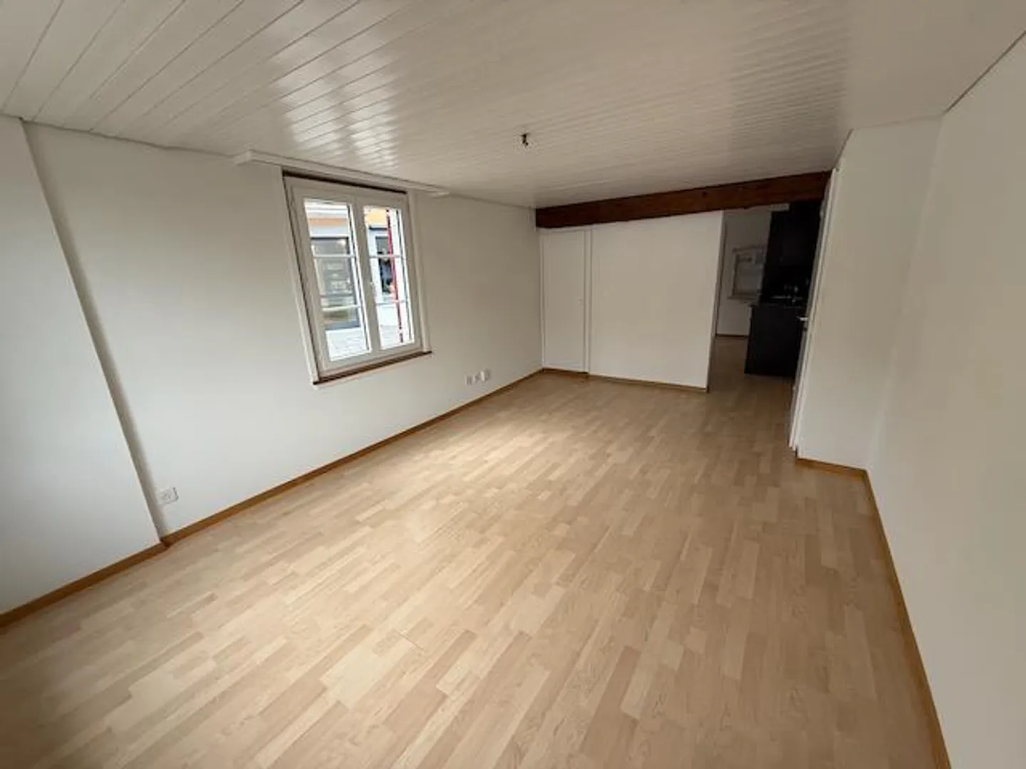 Charming 1.5-room apartment on the raised ground floor with seating area - Photo 2 of 5