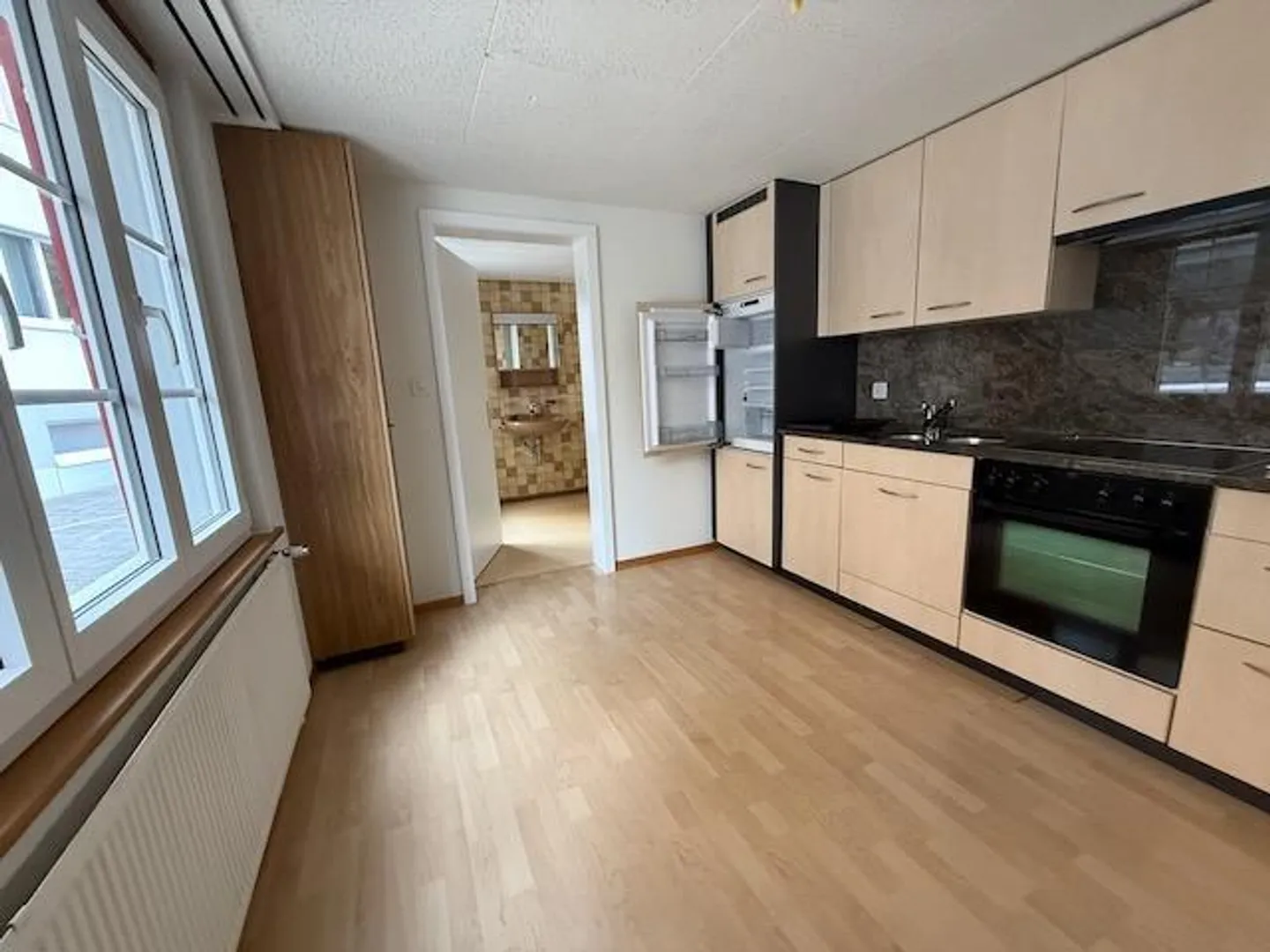 Charming 1.5-room apartment on the raised ground floor with seating area - Photo 4 of 5