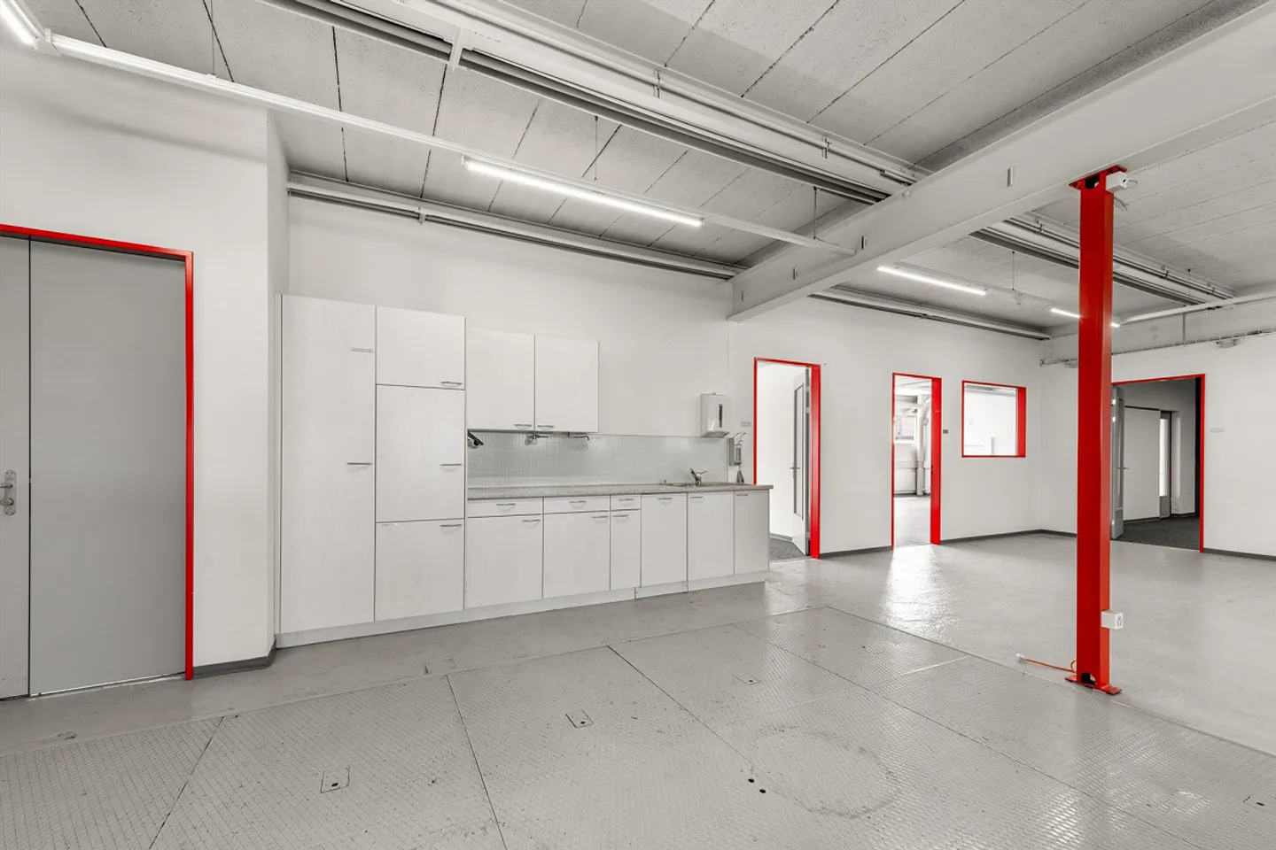 Bureau spacieux et polyvalent avec des connexions de transport optimales - Photo 5 sur 10