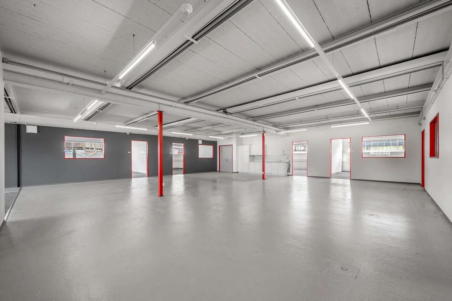 Bureau spacieux et polyvalent avec des connexions de transport optimales - Photo 2 sur 10