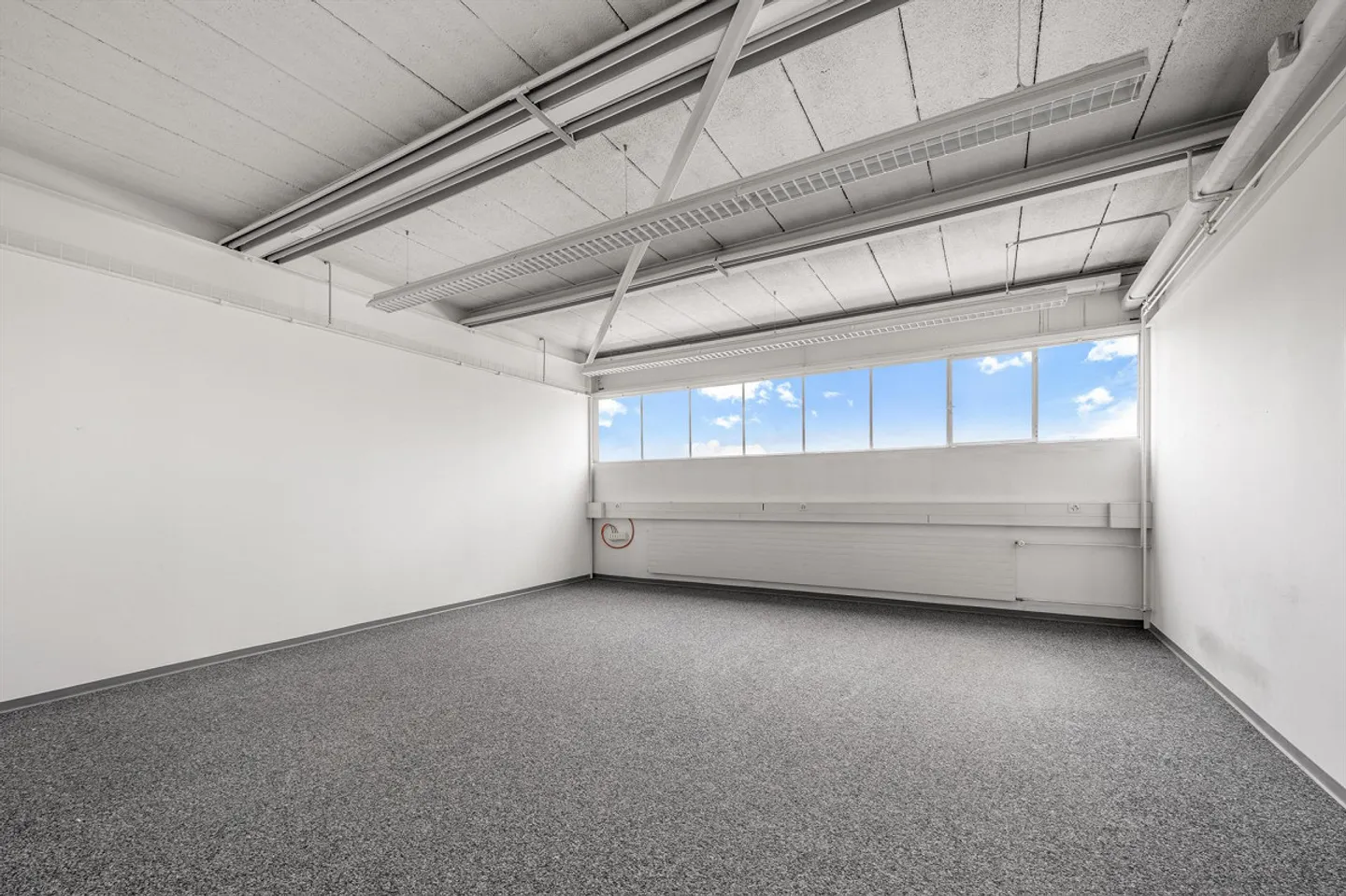 Bureau spacieux et polyvalent avec des connexions de transport optimales - Photo 10 sur 10