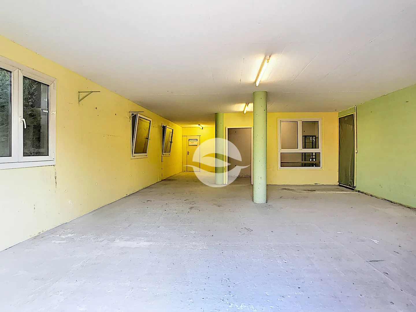 Deposit for business with storage - Photo 2 of 4