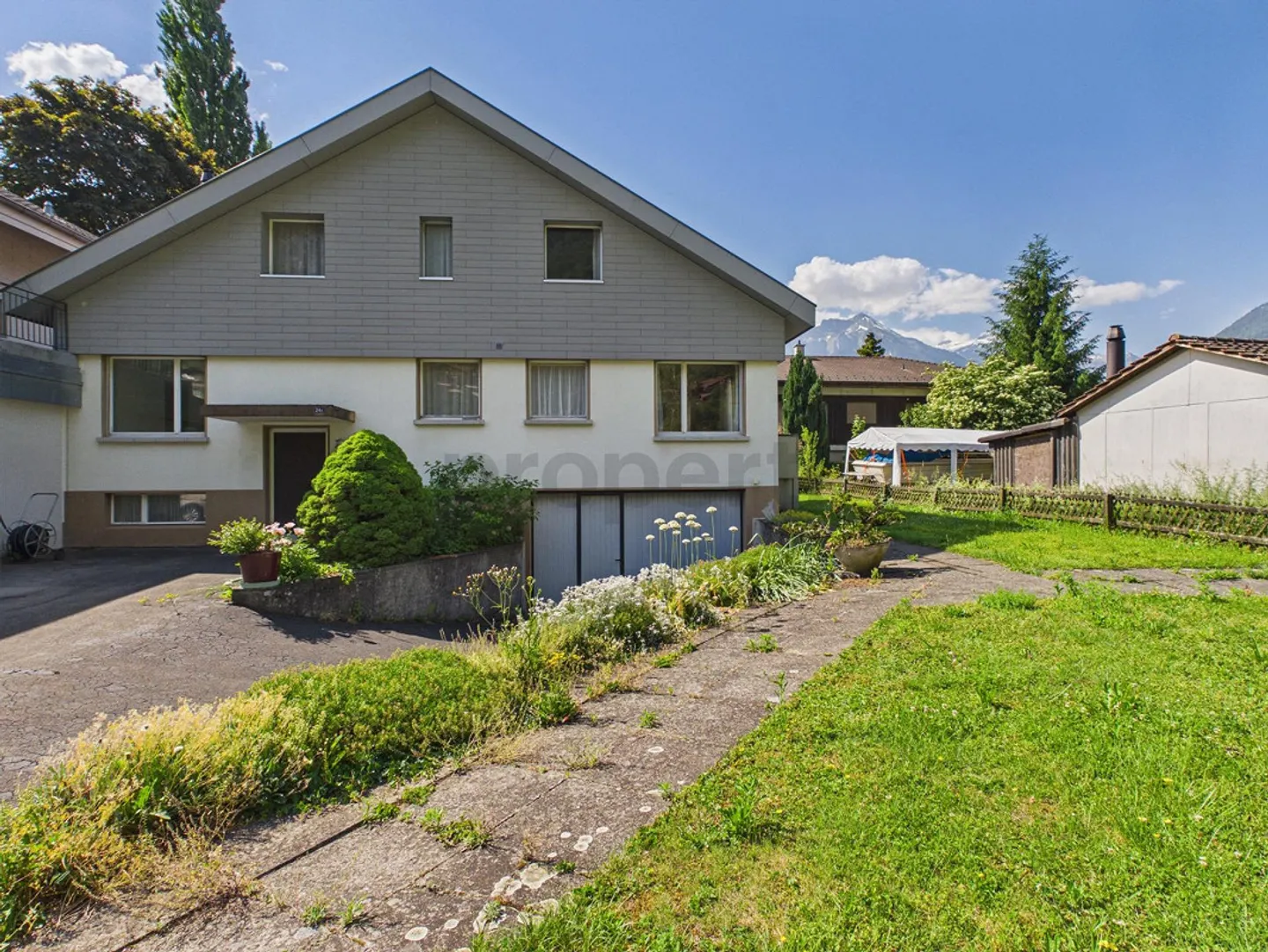 Spacious 6.5-room single-family house with garden in a unique location... - Photo 1 of 14