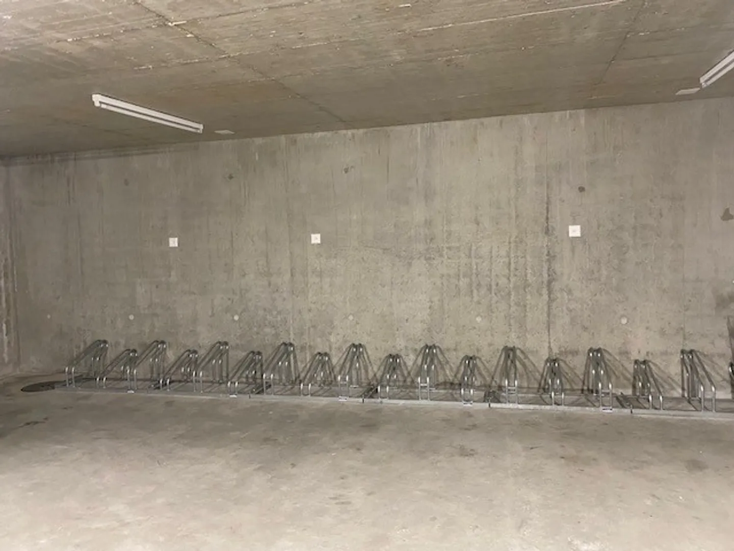 Emplacement de location de vélo électrique sécurisé - Photo 1 sur 2