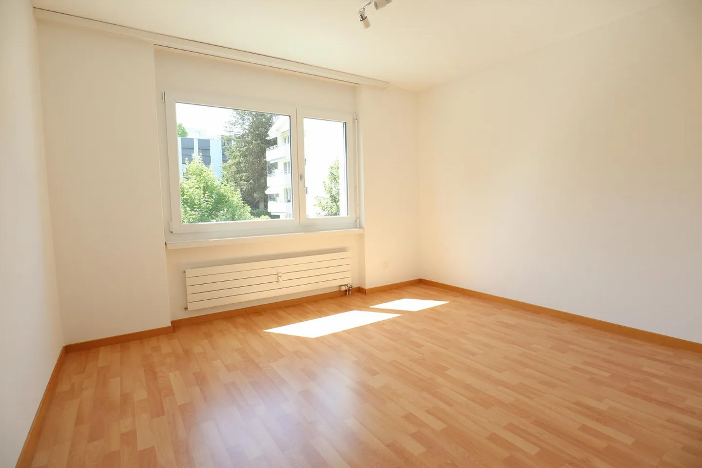 Idéal pour vous ! Appartement de 4,5 pièces au 1er étage - Photo 4 sur 11