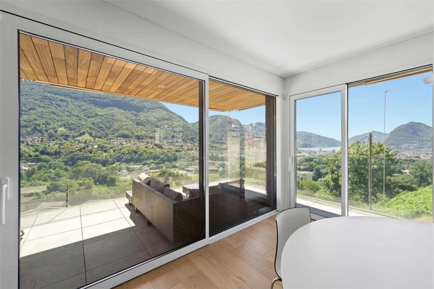 Appartamento con giardino e vista lago - Foto 6 di 13