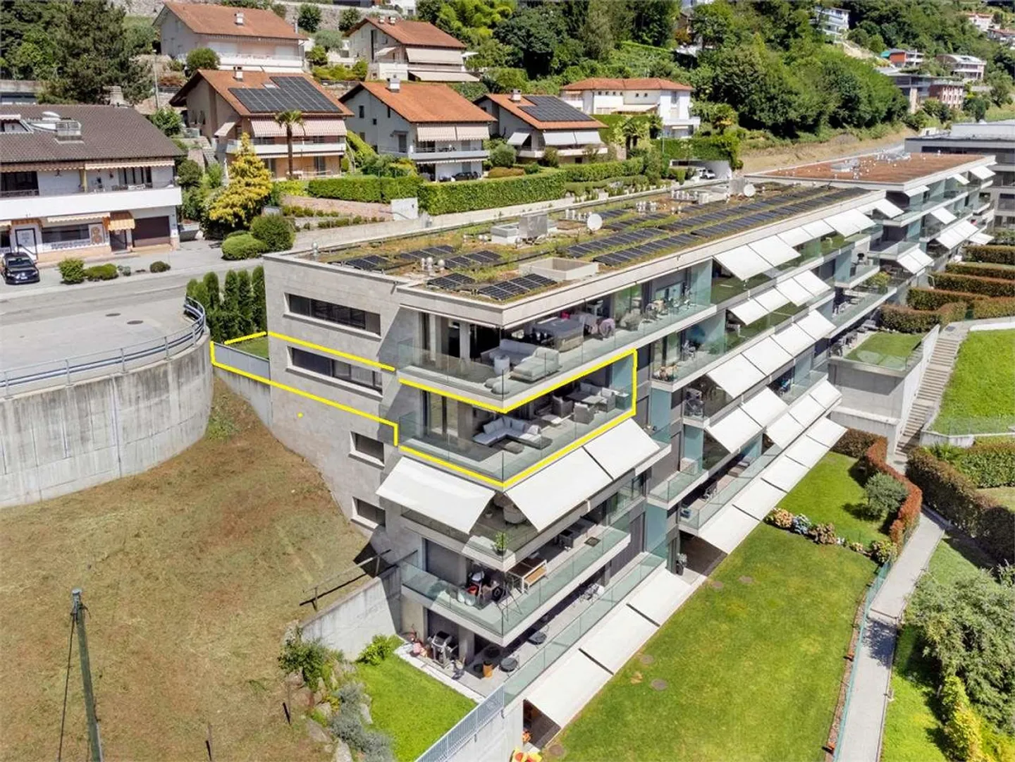 Appartamento con giardino e vista lago - Foto 1 di 13