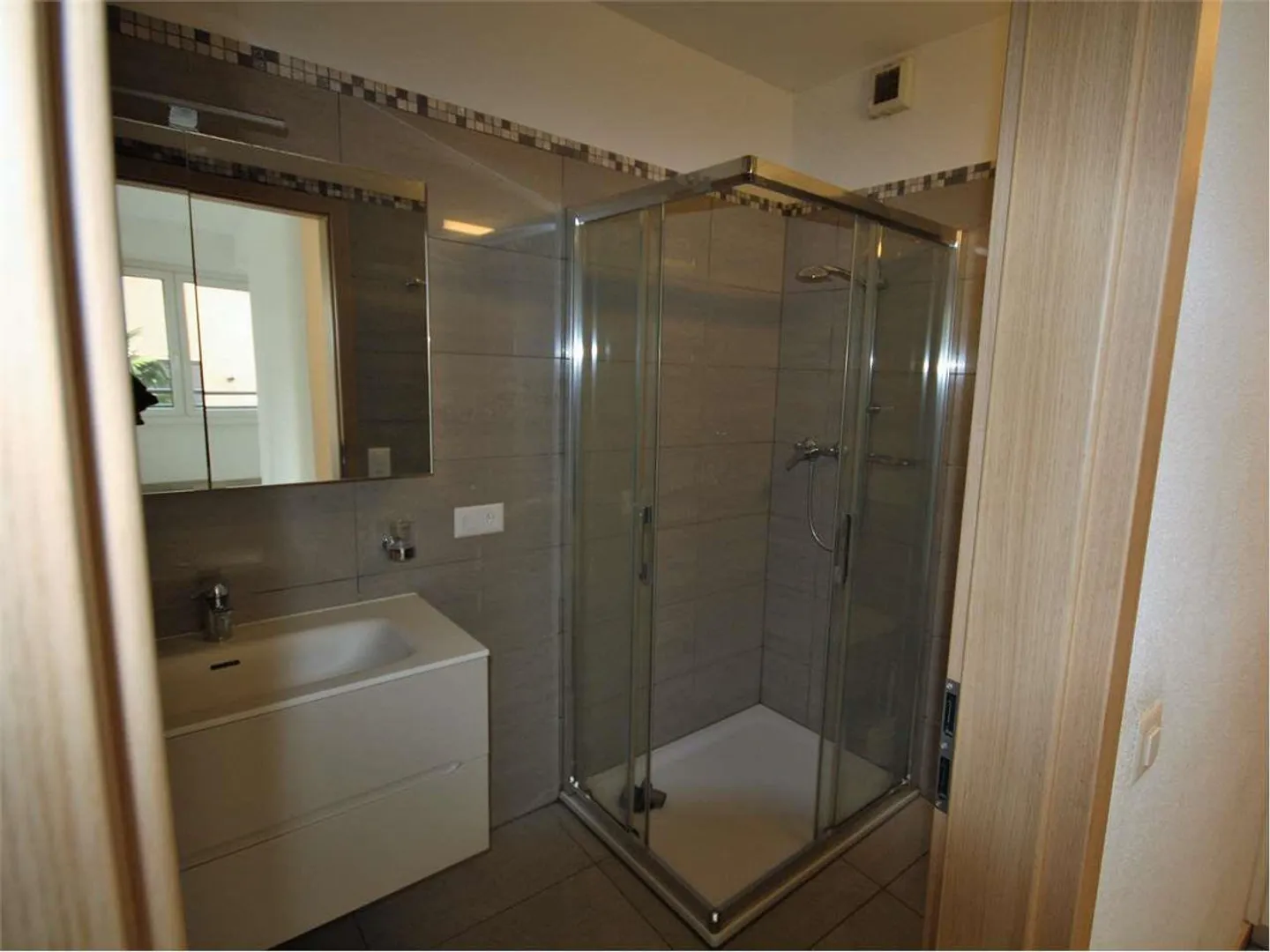 CADEMPINO: 2,5 ZIMMER EINE ECHTE GELEGENHEIT - Foto 4 von 6