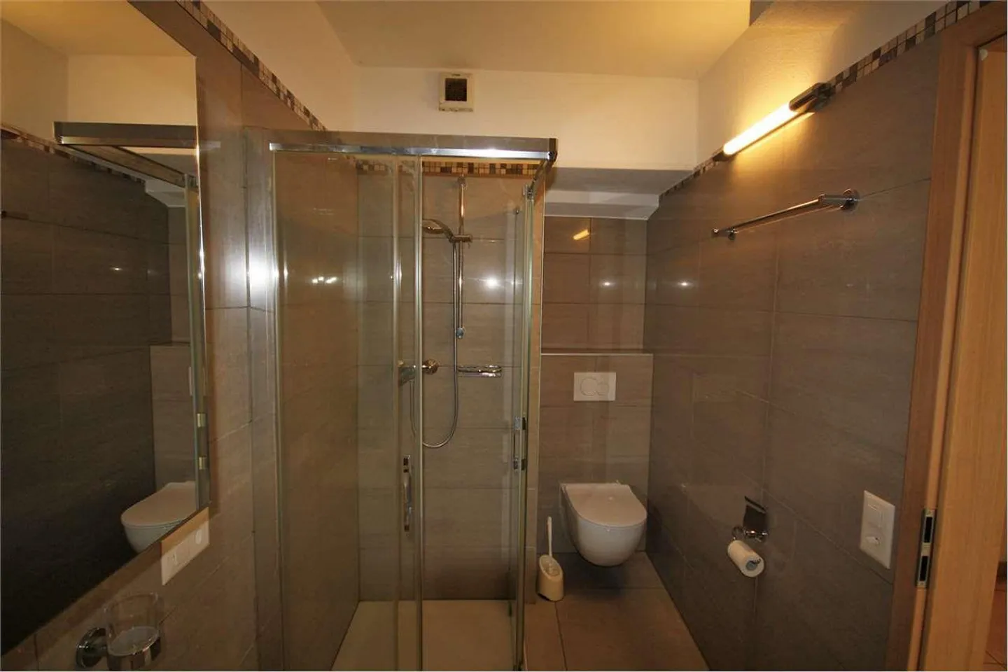 CADEMPINO: 2,5 ZIMMER EINE ECHTE GELEGENHEIT - Foto 5 von 6