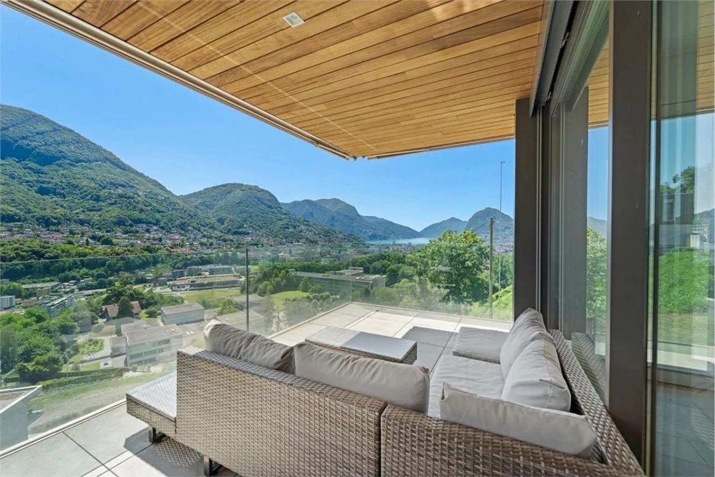 Appartamento con giardino e vista lago - Foto 10 di 13
