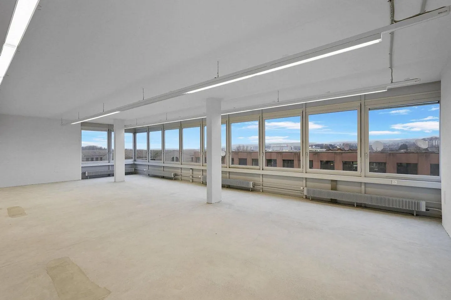 Spazio commerciale pratico con carico di pavimento di 1'000 kg/m² - vista inclusa! - Foto 6 di 13