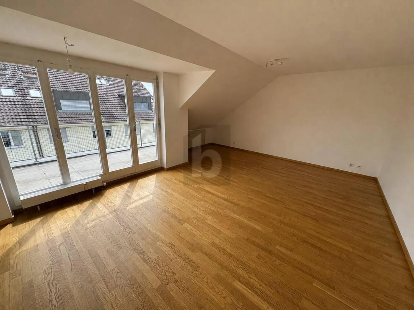 FRISCH RENOVIERT, HELL UND UNGESTÖRT - Photo 2 sur 6