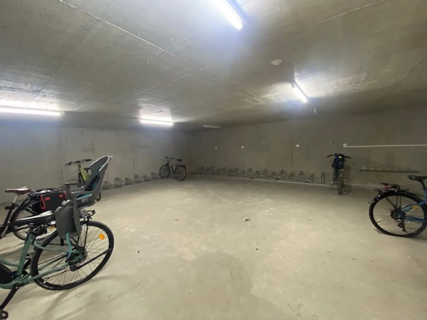 Emplacement de location de vélo électrique sécurisé - Photo 2 sur 2