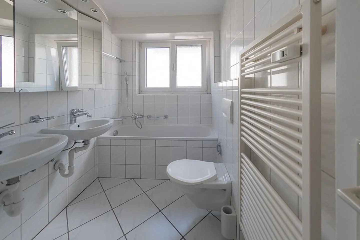 Charming 3.5-room apartment in the heart of Niederuzwil - Photo 3 of 5