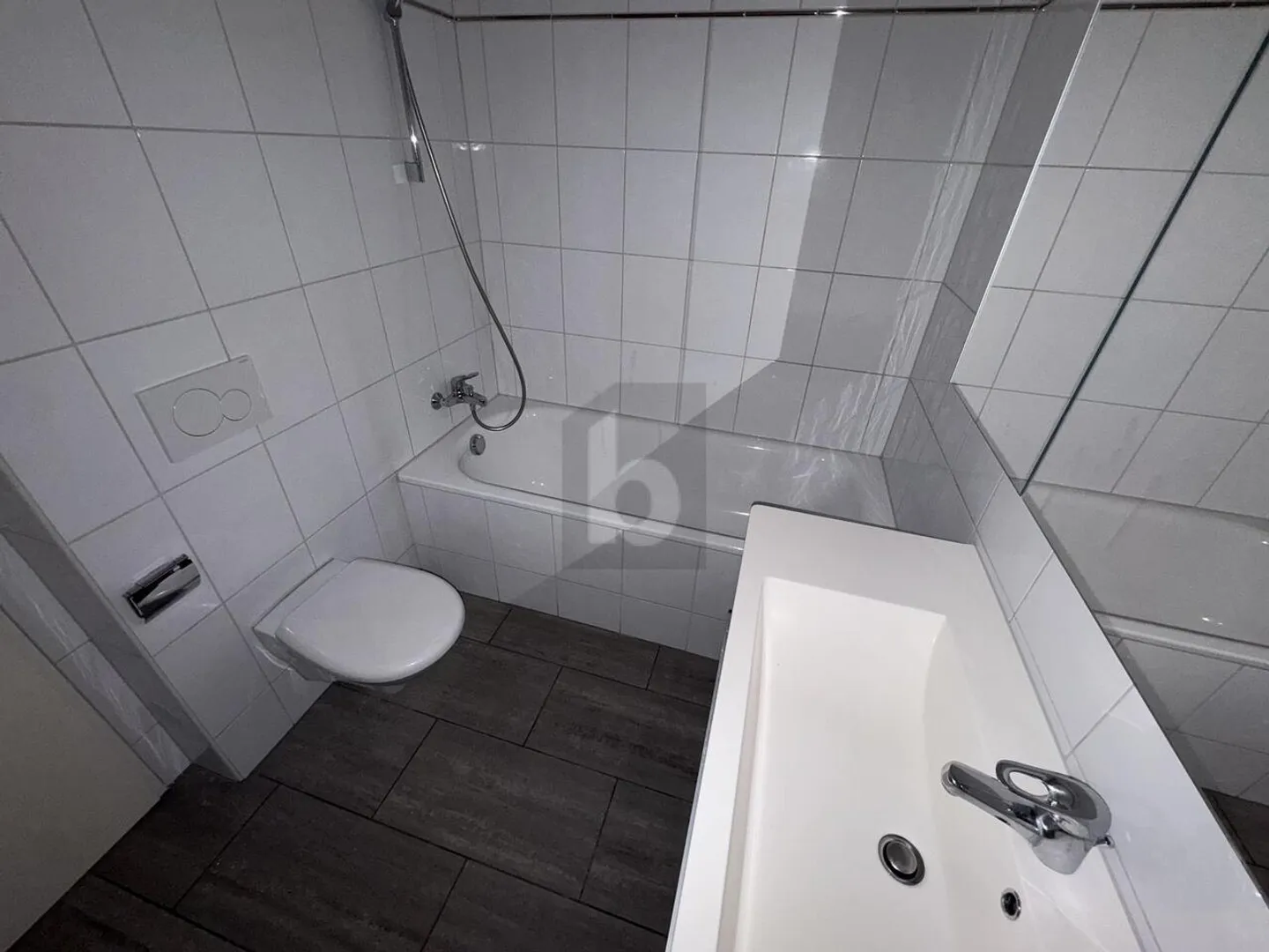 FRISCH RENOVIERT, HELL UND UNGESTÖRT - Photo 5 sur 6