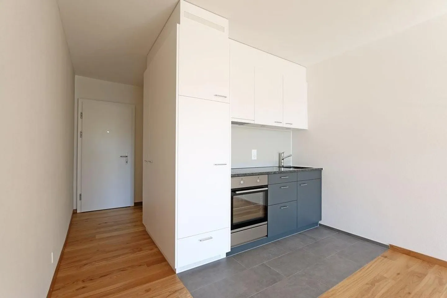 Studio in a central location! - Photo 2 of 5