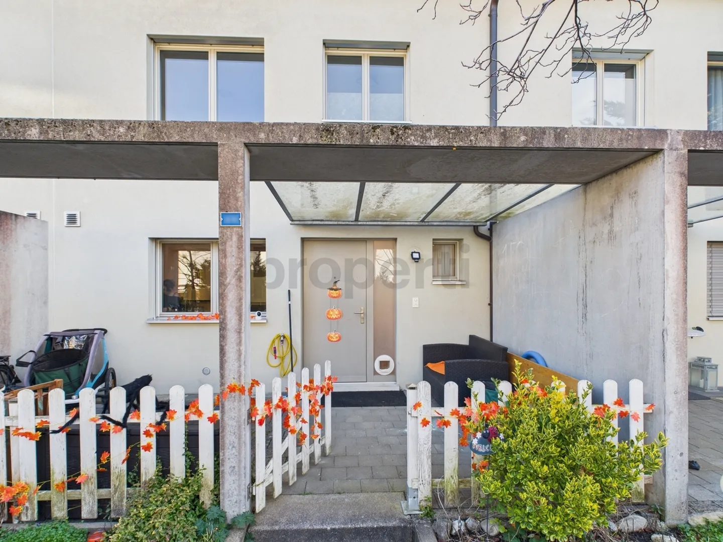 Modernes 6.5-Zimmer-Reihenfamilienhaus in Bättwil  gepflegt, familienfreundlich & mit direktem Tiefgaragenzugang und Garten - Foto 1 von 13
