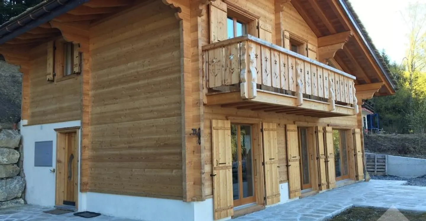 Chalet di 5,5 stanze su piano, tranquillo, soleggiato, bella vista - Foto 2 di 5