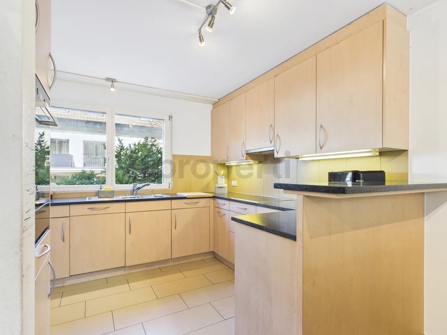 Modernes 6.5-Zimmer-Reihenfamilienhaus in Bättwil  gepflegt, familienfreundlich & mit direktem Tiefgaragenzugang und Garten - Foto 7 von 13